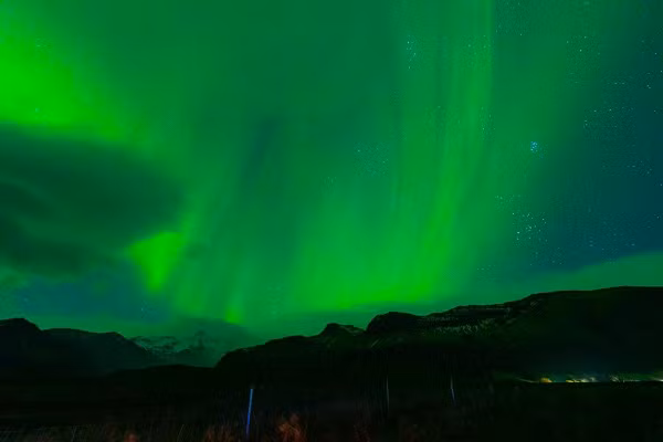 Bắc cực quang ‘nhuộm xanh’ bầu trời Iceland - Hình 3 Bac cuc quang ‘nhuom xanh’ bau troi Iceland-Hinh-3