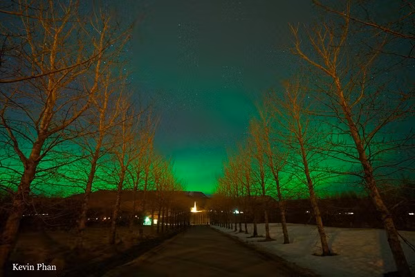 Bắc cực quang ‘nhuộm xanh’ bầu trời Iceland - Hình 2 Bac cuc quang ‘nhuom xanh’ bau troi Iceland-Hinh-2