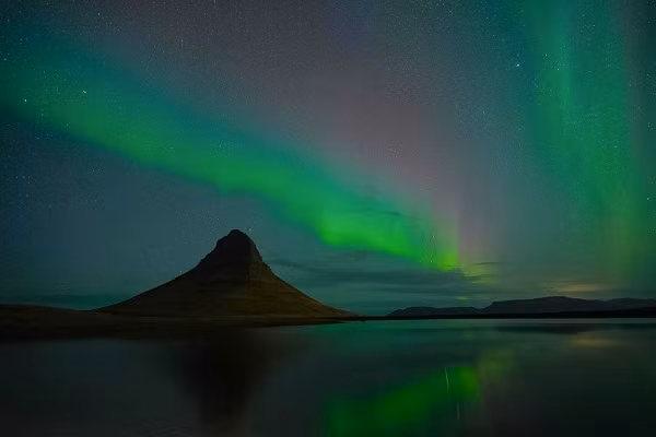 Bắc cực quang ‘nhuộm xanh’ bầu trời Iceland - Hình 8 Bac cuc quang ‘nhuom xanh’ bau troi Iceland-Hinh-8