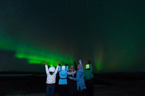 Bắc cực quang ‘nhuộm xanh’ bầu trời Iceland Bac cuc quang ‘nhuom xanh’ bau troi Iceland