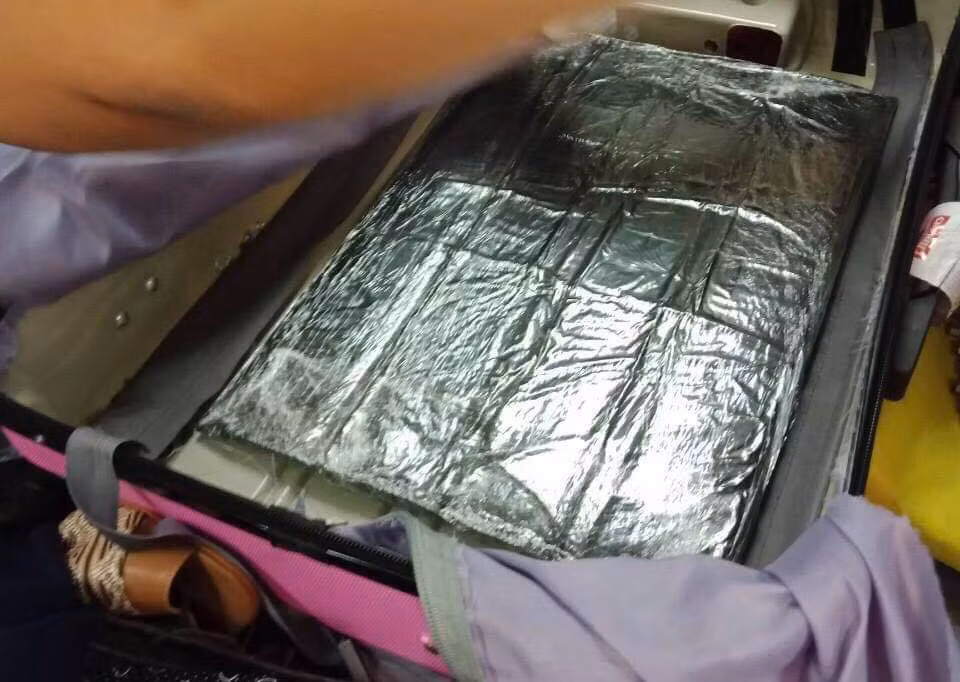 Nguoi phu nu tu Dubai van chuyen ma tuy vao TP.HCM-Hinh-3