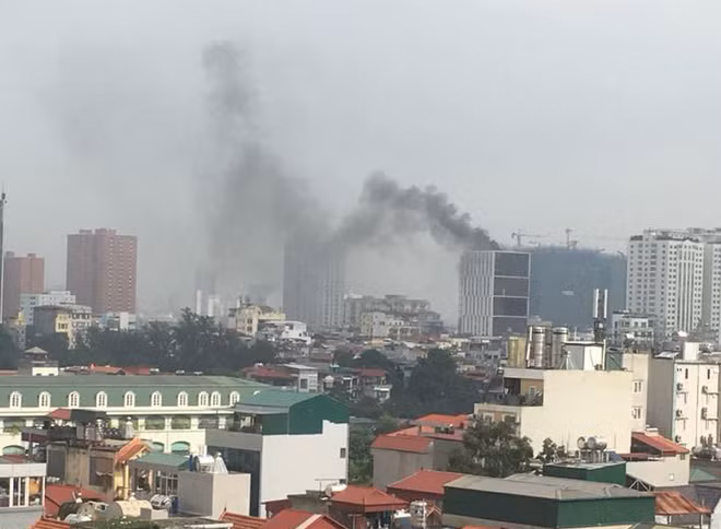 Tòa nhà bị cháy là công trình Trụ sở Trung tâm lưu ký chứng khoán Việt Nam. Theo thiết kế, tòa nhà trên bao gồm 18 tầng nổi.