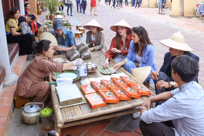 Nữ ca sĩ vừa có một quãng thời gian đáng nhớ khi được cùng bố mẹ trải nghiệm chuyến hành hương trong chương trình "Việt Nam tươi đẹp". Ảnh: Theron Thanh.