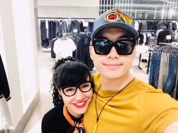 Tìm hiểu được biết, vợ của Trương Nam Thành tên Thu Huyền, từng lập gia đình và có con riêng. Cặp đôi từng làm dấy lên tin đồn hẹn hò khi thường xuyên công khai những bức ảnh tình tứ cùng status mùi mẫn.