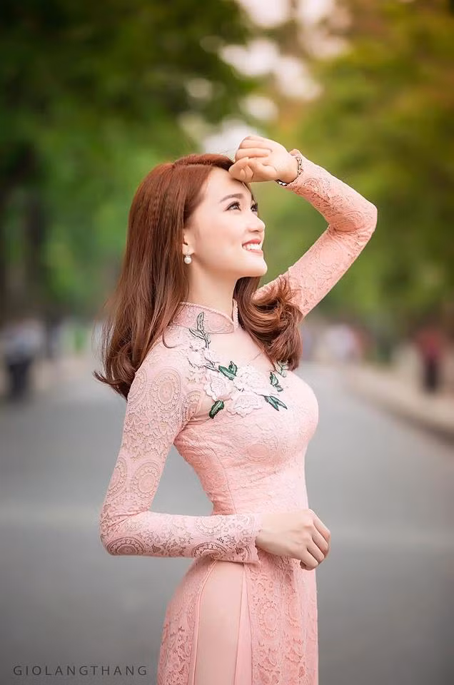 Người đẹp xứ Nghệ cũng không quên gửi lời nhắn nhủ tới các fan của mình: "Các bạn hãy tin và chờ một Ngọc Nữ trưởng thành, hoàn thiện trong tương lai gần nhé!". Ảnh: FBNV.