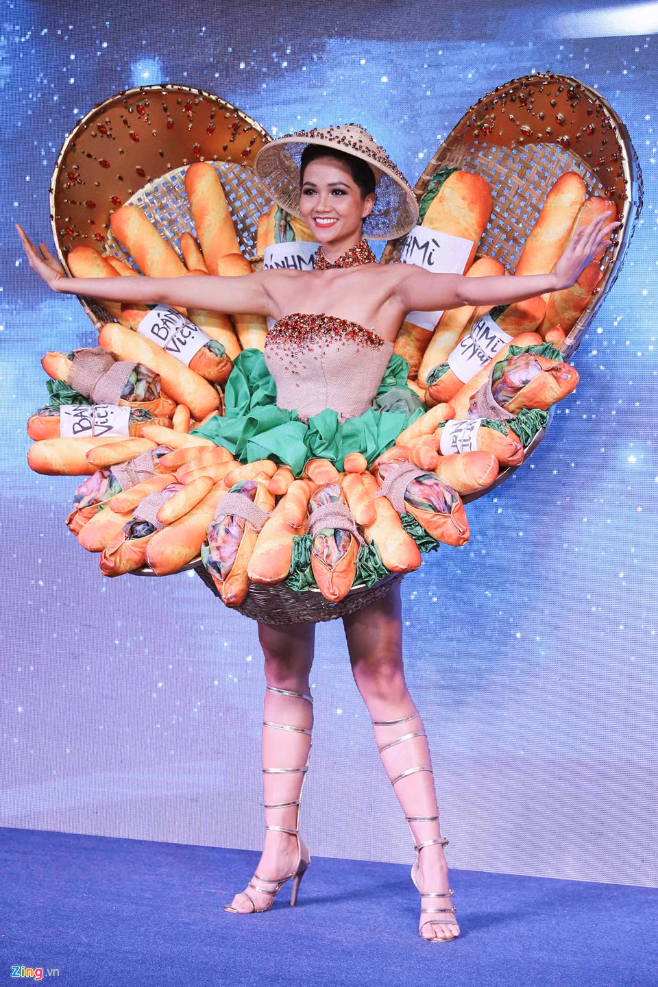 H'hen Nie tiet lo thoi khon kho giua tranh cai quoc phuc “Banh mi“