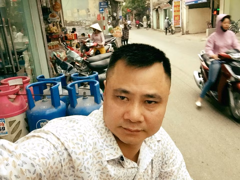 Nghệ sĩ Tự Long khoe tóc mới là một trong những tin tức Hot Face sao Việt trong ngày.