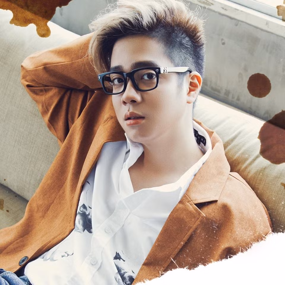 So với Đức Phan, tình cũ của Hương Tràm không sở hữu thân hình cao to, "6 múi", nhưng bù lại là gương mặt thư sinh cùng giọng hát trầm ấm "đốn tim" bao cô gái.