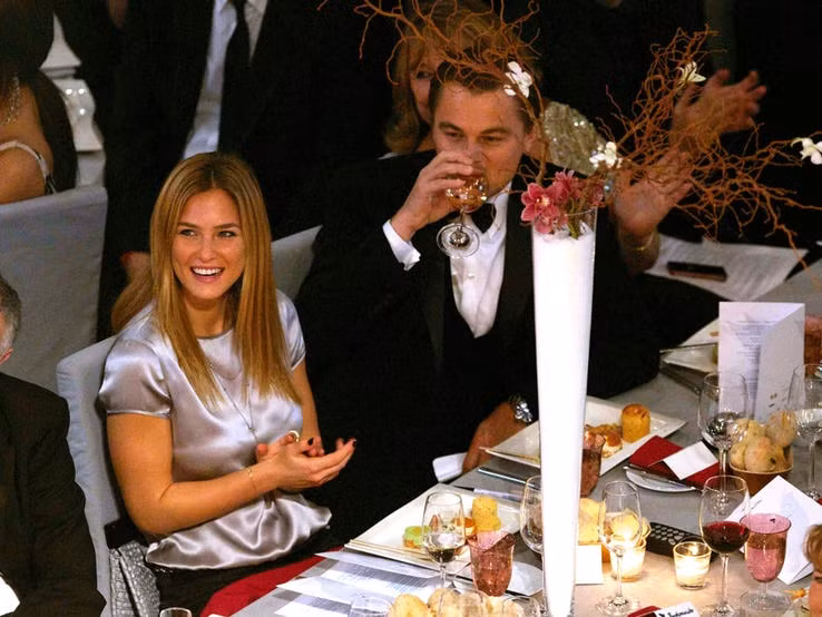 Bar Rafaeli và Leo đã từng vô cùng thắm thiết. Tuy nhiên, họ đã chia tay do Leo muốn kết hôn trong khi bạn gái siêu mẫu chưa sẵn sàng.