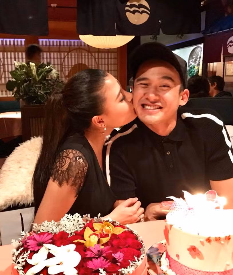 Mới đây nhất, cặp đôi hạnh phúc trong buổi tiệc nhỏ kỷ niệm hai năm ngày cưới cùng bạn bè thân thiết tại Mỹ khiến nhiều người ghen tị. Ảnh: FBNV