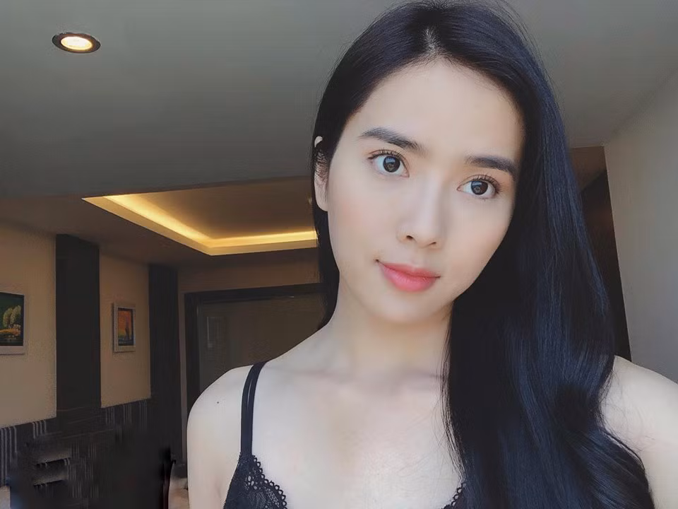 Thường xuyên luyện tập thể thao như boxing, múa côn, trekking... giúp Bella Mai có được một thân hình săn chắc, cân đối nhưng cũng không kém phần quyến rũ. Ảnh: Facebook nhân vật.