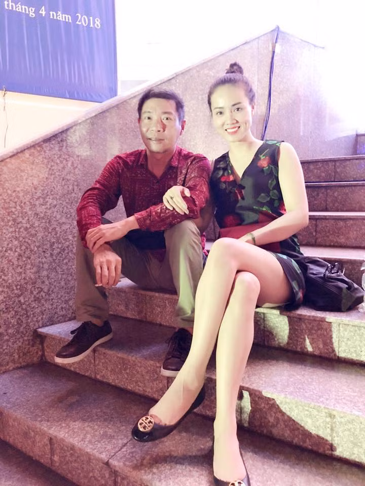 Công Lý và bạn gái kém 15 tuổi thường xuyên đồng hành trong công việc lẫn cuộc sống.