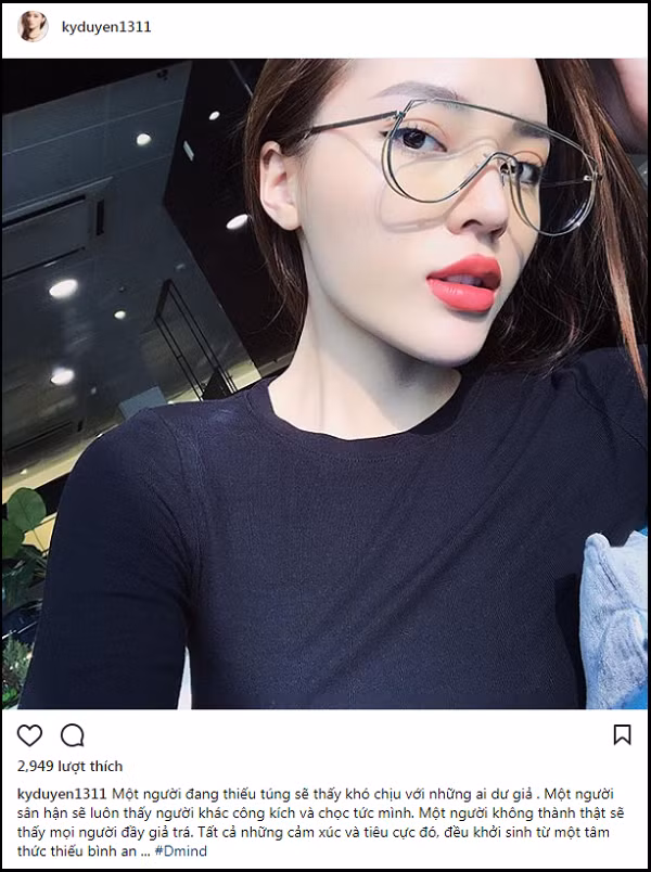 Không thẳng thắn phủ nhận tin đồn như Bảo Anh, nhưng Kỳ Duyên cũng có cách đáp trả bằng dòng trạng thái thâm thuý, khi ám chỉ đối tượng vì túng thiếu mà ghen ăn tức ở, hận thù. Ảnh chụp màn hình.