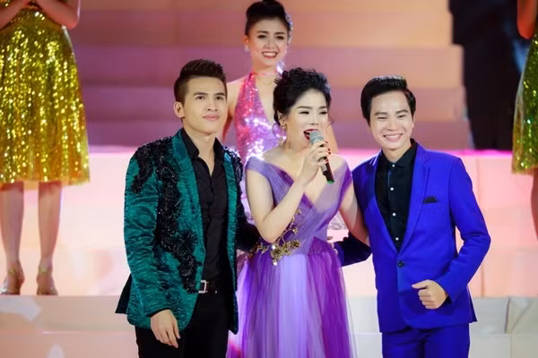 Trong liveshow Lệ Quyên - Những tình khúc Lam Phương diễn ra đầu năm 2017, hội trường chật kín khán giả đã đứng nghe "nữ hoàng Bolero" hát. Cô còn được nhận xét là một trong những ca sĩ đưa dòng Bolero trong nước lên một tầm hấp dẫn mới.