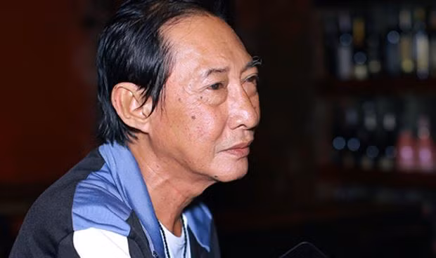 Bén duyên với nghiệp diễn từ khi còn là công nhân thủy lợi, Lê Bình sớm tham gia vào đội kịch của Nhà Văn hóa Thanh niên. Sau đó ông lại được Hội Sân khấu mời về diễn tại Sân Khấu Kịch 5B và gắn bó với sân khấu từ đó tới nay.