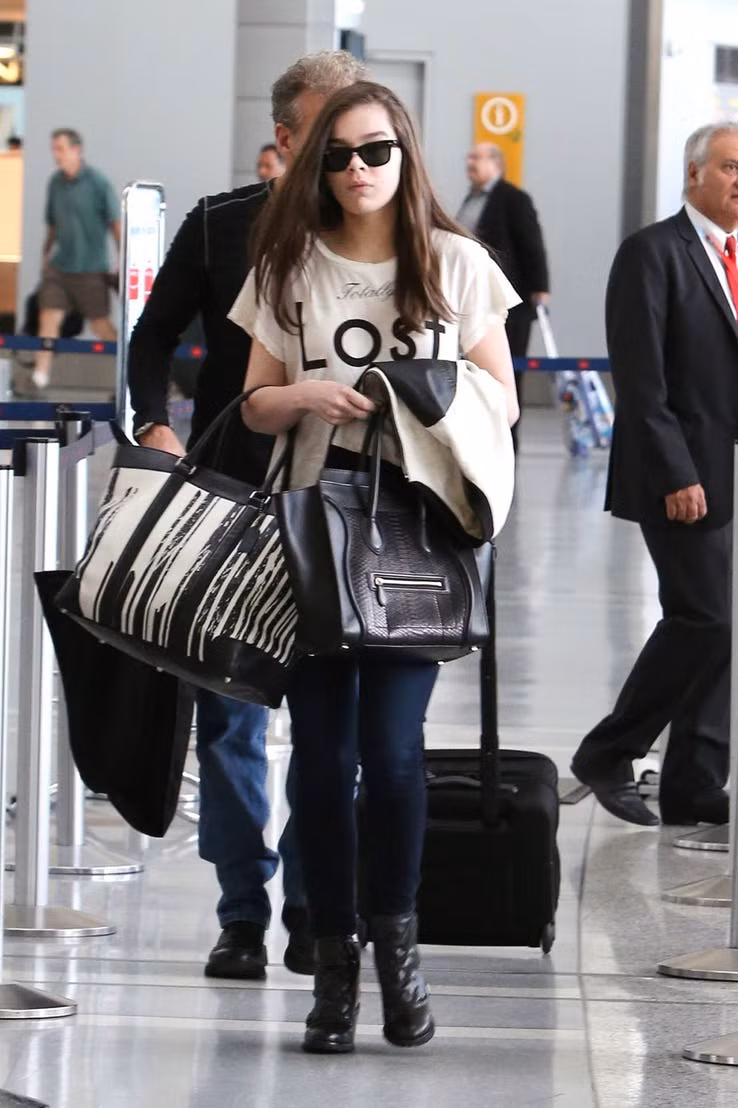 Hailee Steinfeld - nữ ca sĩ thể hiện thành công ca khúc Capital Letter từng có một người bạn trai nhưng cả hai đã đường ai nấy đi vào tháng 11/2017.