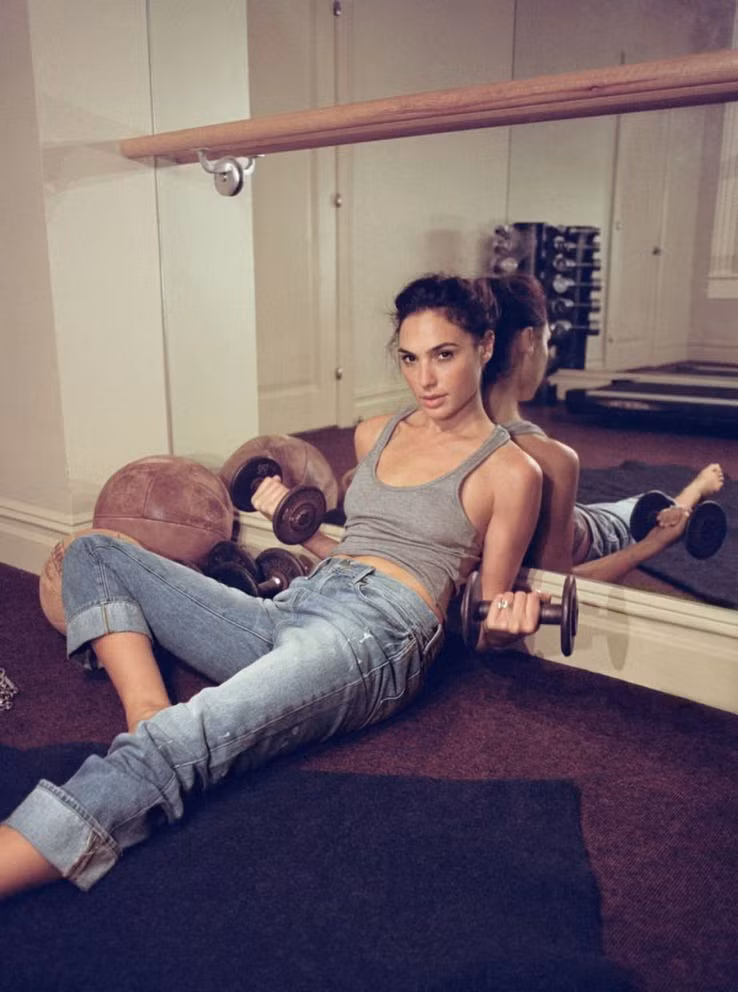 Gadot được mời nhận vai diễn trong Fast &amp; Furious vì đạo diễn biết rằng cô đã từng được huấn luyện quân sự.
