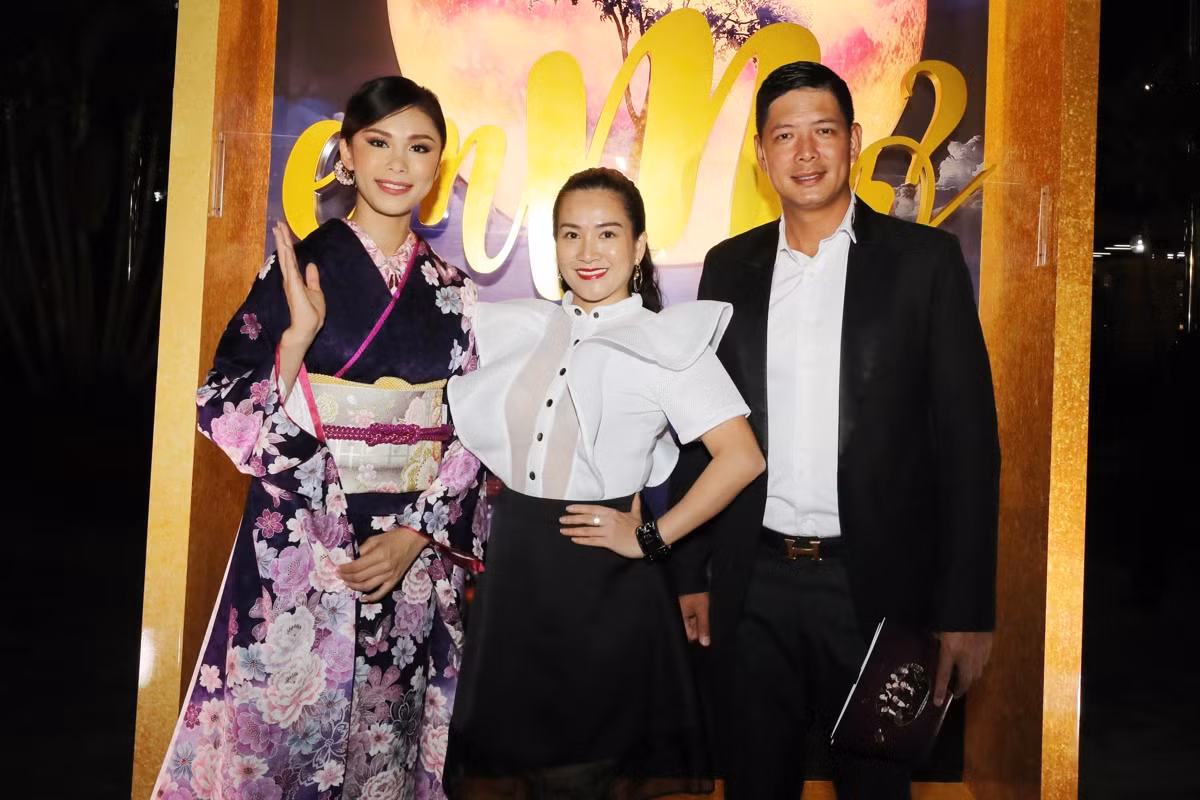 Góp mặt tại thảm đỏ chương trình còn có những nghệ sĩ tên tuổi được yêu thích hiện nay như: Hoa hậu Hoàn Vũ Riyo Mori, vợ chồng diễn viên Bình Minh – Anh Thơ, người đẹp – diễn viên Vũ Ngọc Anh, diễn viên múa Linh Nga, ca sĩ Bằng Kiều, Quang Dũng, Hà Anh Tuấn, Bùi Anh Tuấn...