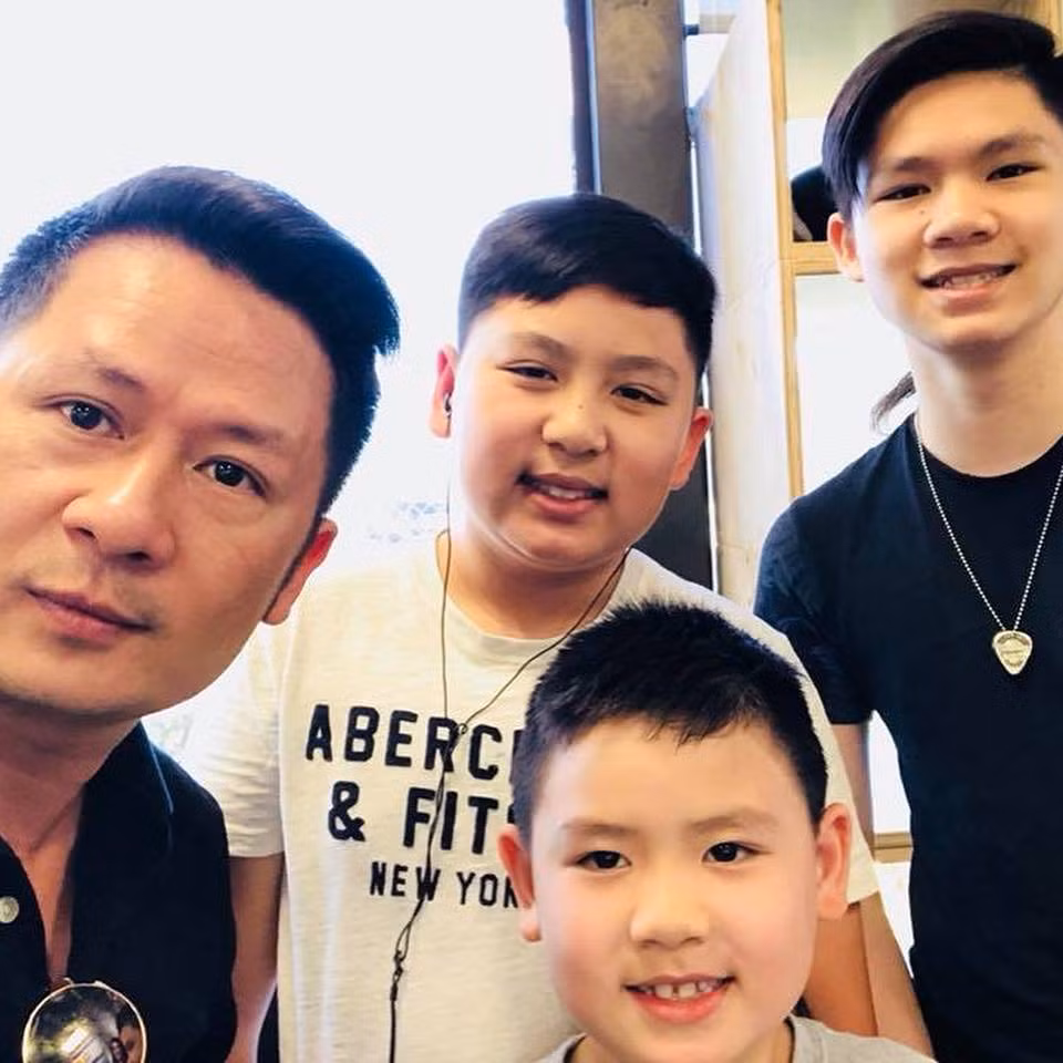 Dũng Taylor - chồng ca sĩ Thu Phương - từng tiết lộ rằng Bằng Kiều chu cấp cho vợ và 3 con trai số tiền khoảng hơn 2 tỷ đồng mỗi năm. Bản thân Bằng Kiều tuy không công bố số tiền cụ thể nhưng anh thừa nhận đó là con số không nhỏ và coi đó là nghĩa vụ của mình.