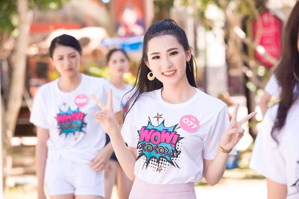 Ngoài đời, nữ sinh 10X có phong cách ăn mặc trẻ trung đúng như lứa tuổi của mình.