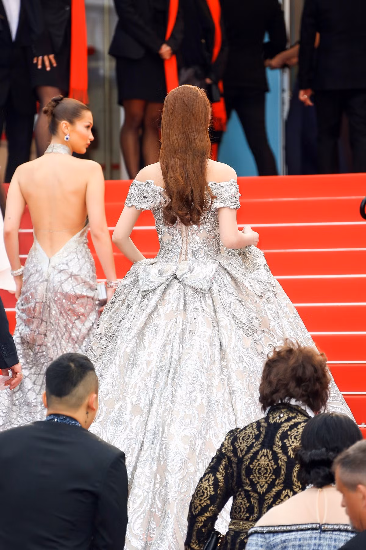 Kể cả khi đi cùng với siêu mẫu Bella Hadid, Quỳnh Hương cũng không lép vế.