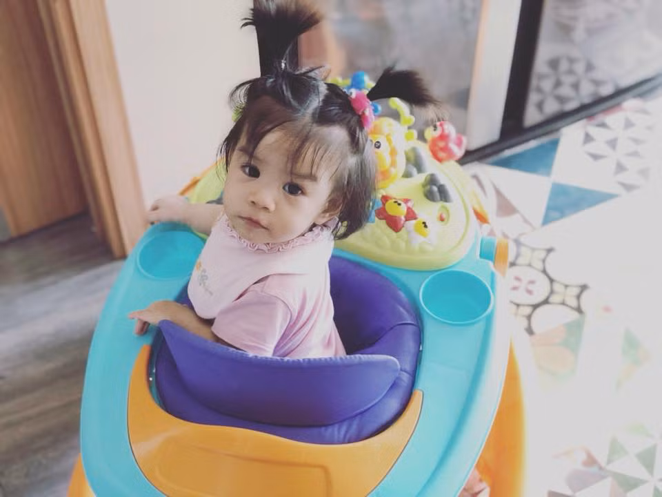 Còn cô con gái thứ hai là Tuệ An, năm nay hơn 1 tuổi. Cô bé mới được vợ chồng Phạm Quỳnh Anh tổ chức tiệc sinh nhật hoành tráng và ấm cúng vào tối 8/3 vừa qua.