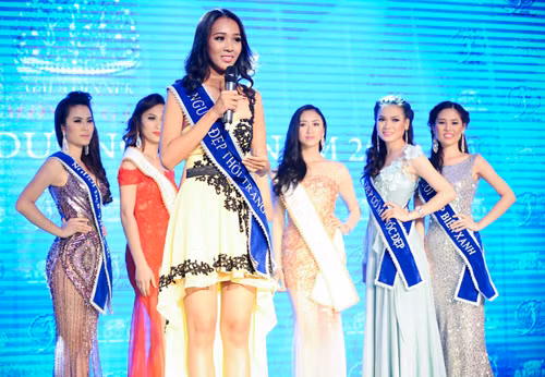 Trước Võ Ngọc Lụa, thí sinh Phan Thị Thu Phương của cuộc thi Hoa hậu Đại dương 2014 cũng có màn trả lời gây "bão". Khi được hỏi về vấn đề Trung Quốc đặt trái phép giàn khoan 981 trong vùng đặc quyền kinh tế của Việt Nam, Thu Phương trả lời: "Em muốn người Trung Quốc hãy mở giàn khoan đó ra và trả lại cho nước Việt Nam xinh đẹp hơn".