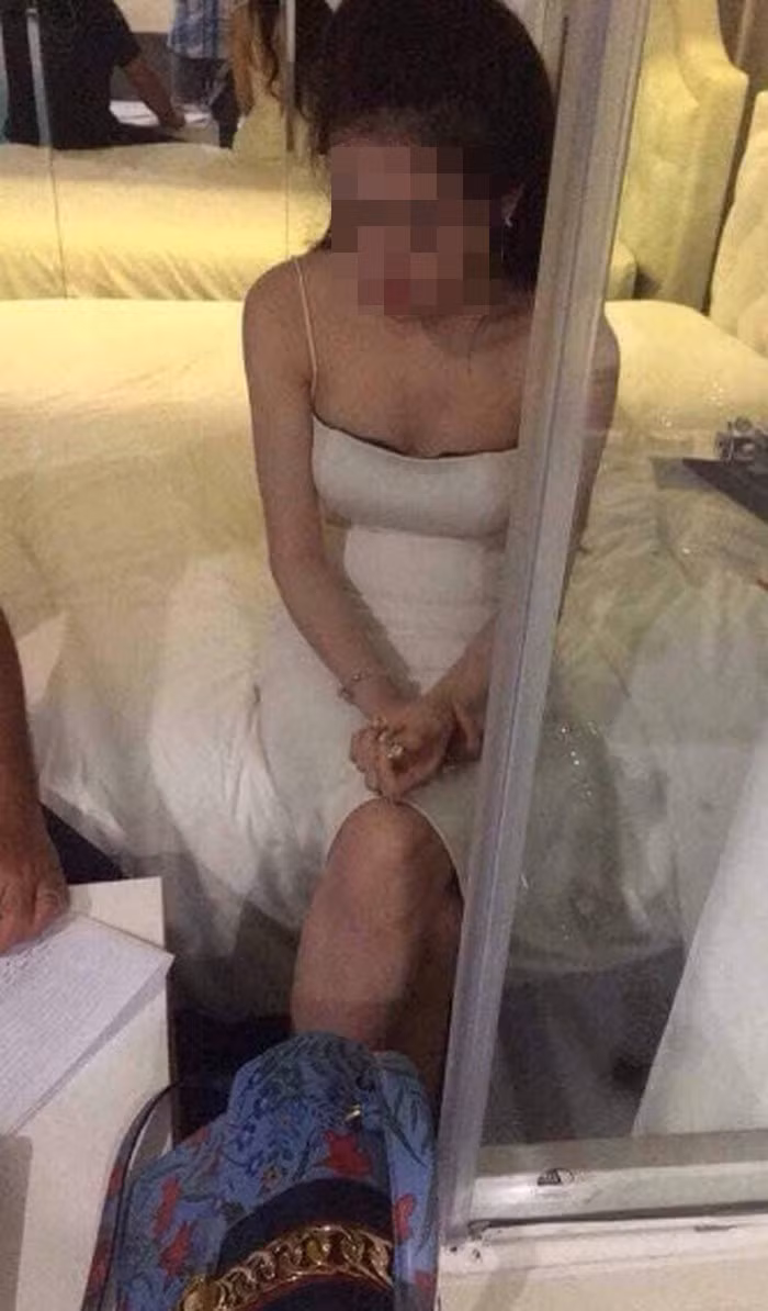 Cuoc thi hoa hau “ao lang” tao da cho nguoi dep nang gia “di khach“