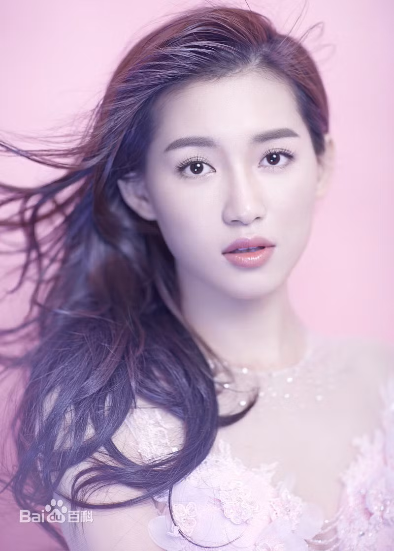 Nhĩ Tình trong "Diên Hi công lược" là vai diễn phản diện đầu tiên của Tô Thanh. Nữ diễn viên sinh năm 1989 bắt đầu sự nghiệp cách đây 10 năm và từng tham gia vào nhiều bộ phim cổ trang Trung Quốc. Ảnh: Baidu.