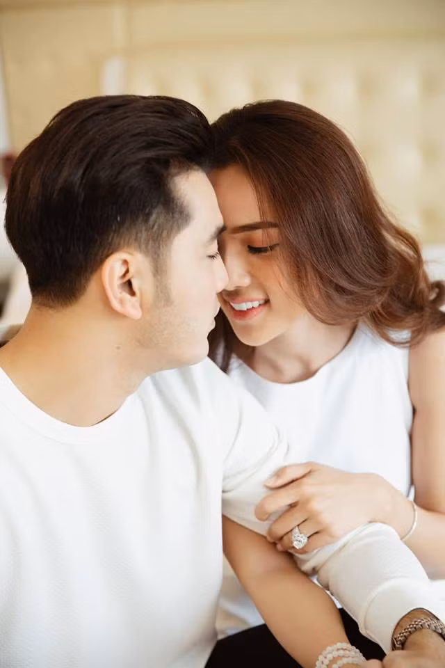 Và sau 6 năm yêu đương, sống chung, Ưng Hoàng Phúc và Kim Cương quyết định làm đám cưới để ổn định cuộc sống vợ chồng. Ảnh: Nguyễn Trường Sơn.