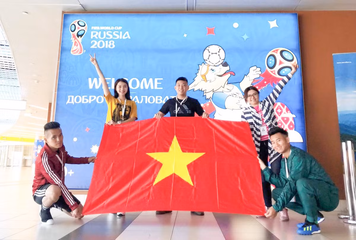 Trong chuyến đi này, Ngọc Nữ đi cùng với 2 VĐV tâng bóng nghệ thuật là Đỗ Kim Phúc, Nguyễn Ngọc Anh. Cả 3 cùng có những trải nghiệm ghi hình không khí bên lề World Cup 2018.