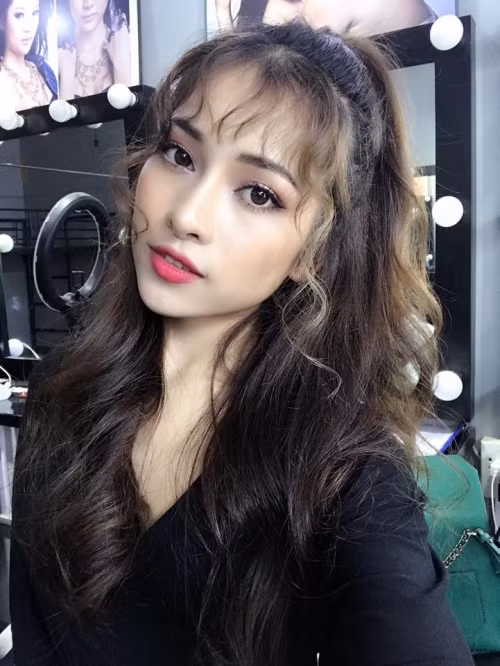 Nổi tiếng nhanh chóng không tránh nổi tai tiếng, Ngọc Duyên Sara bị dân mạng đào bới lại chuyện tình trường quá khứ bị cho là "lừng lẫy". Bỏ mặc tất cả những lời đồn đoán, nữ ca sĩ trẻ vẫn miệt mài cho ra mắt những sản phẩm âm nhạc mới tuy vẫn chưa thật sự "đánh đổ" được bản hit "Đừng như thói quen".