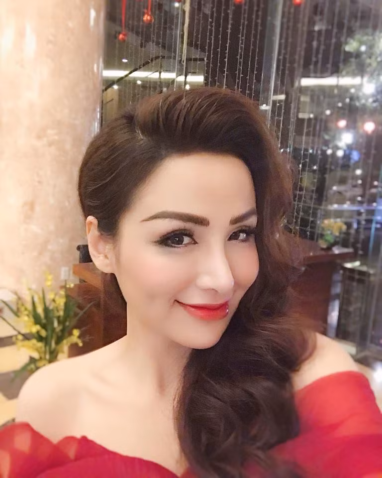 Tới lúc này, mong mỏi lớn nhất của HH Diễm Hương là dành cuộc đời sau này để có thể làm cho mẹ vui.