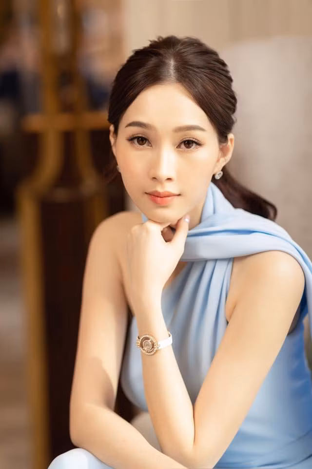 Người đẹp sinh năm 1991 còn sở hữu nhan sắc xinh đẹp, trong sáng và thuần khiết được fan ví như "thần tiên tỷ tỷ". Ảnh: Hai Nguyen.