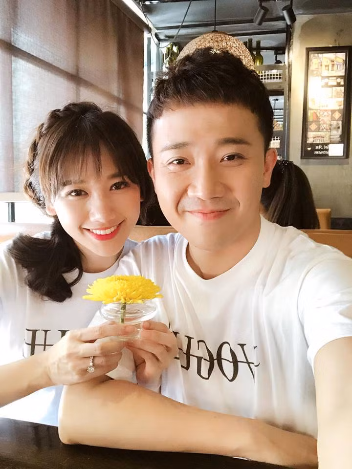 Hiện tại, Trấn Thành có cuộc sống hôn nhân hạnh phúc cùng Hari Won.