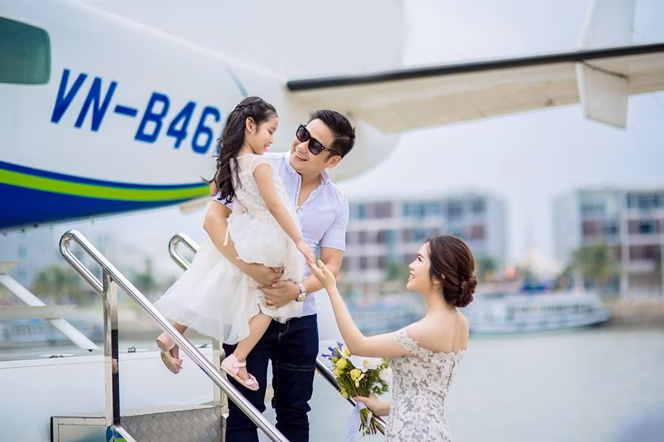 Đang tham gia lớp đạo tạo người mẫu nhí do mẹ Thùy Dương tổ chức nên Minh Thùy tỏ ra khá chuyên nghiệp và tự tin khi tạo dáng trước ống kính máy ảnh.