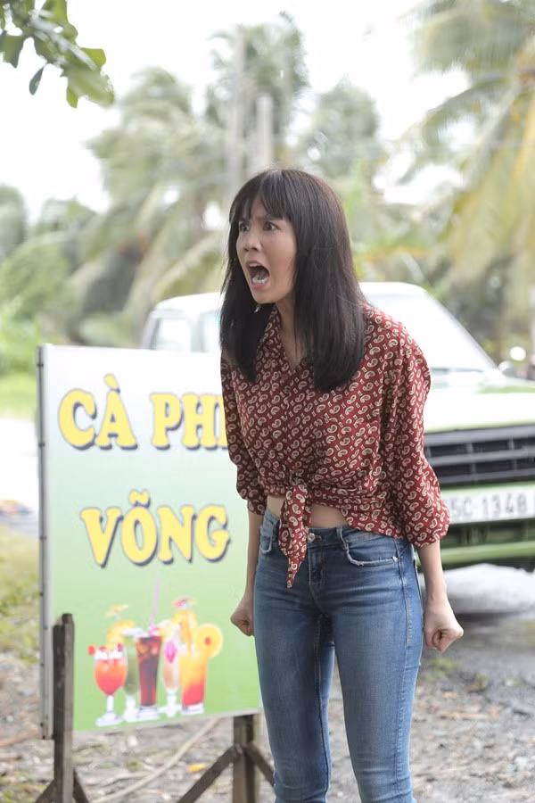 Sau vai diễn không mấy ấn tượng trong "Vòng eo 56", Ngọc Trinh phải tham gia một khóa học diễn xuất trước khi tái xuất phim ảnh. Chân dài Venus tự tin vào khả năng chọc cười người khác của mình.