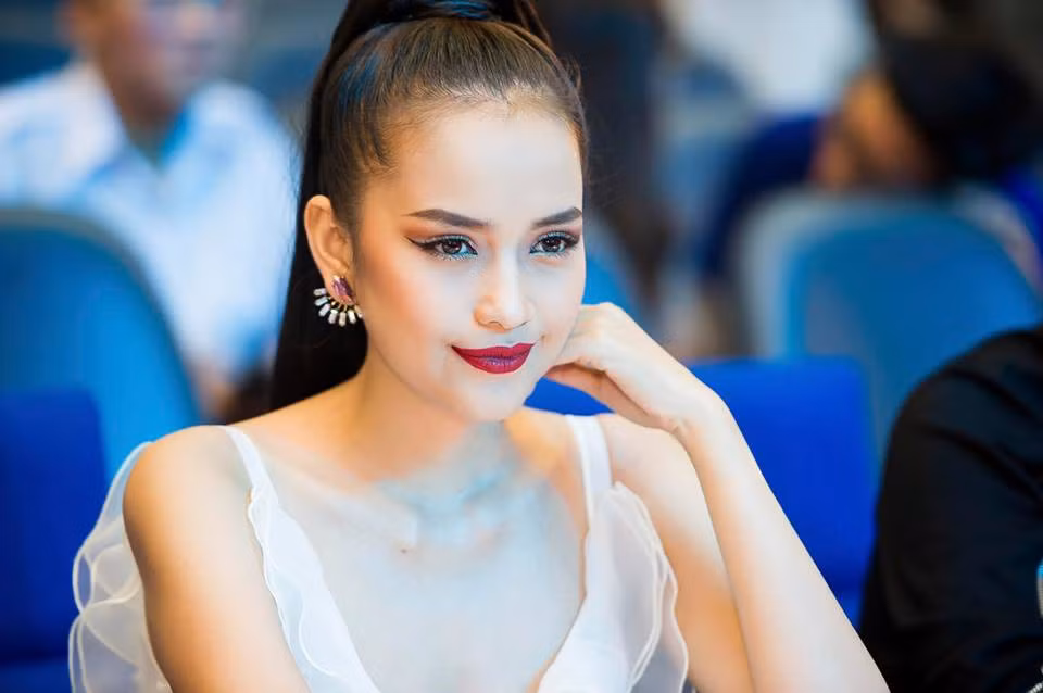 Cận nhan sắc tân Hoa hậu Siêu quốc gia Việt Nam 2018. Ảnh: FBNV. 
