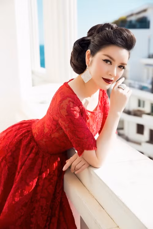 Lý Nhã Kỳ vướng tin đồn bị bắt.