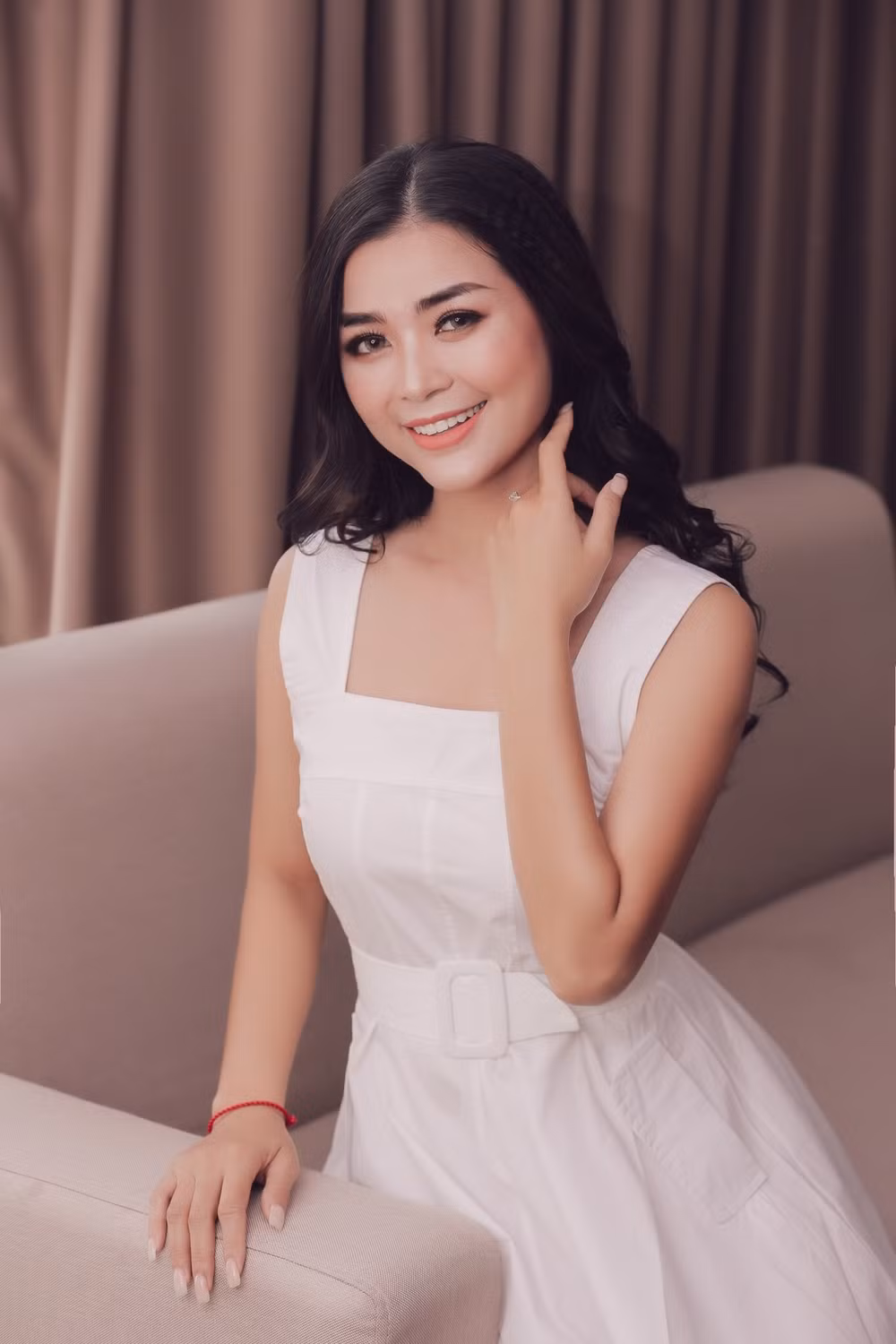 Sau khi kết hôn, Diệu Thúy cho biết sẽ tiếp tục theo đuổi công việc và mong ước trở thành phi công thương mại của một trong các hãng hàng không tại quê hương Việt Nam.