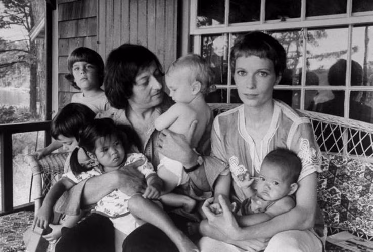 Nữ diễn viên Mia Farrow có 14 đứa con. Farrow cho biết: "Tôi chưa bao giờ nghĩ rằng tôi sẽ có quá nhiều con như vậy".