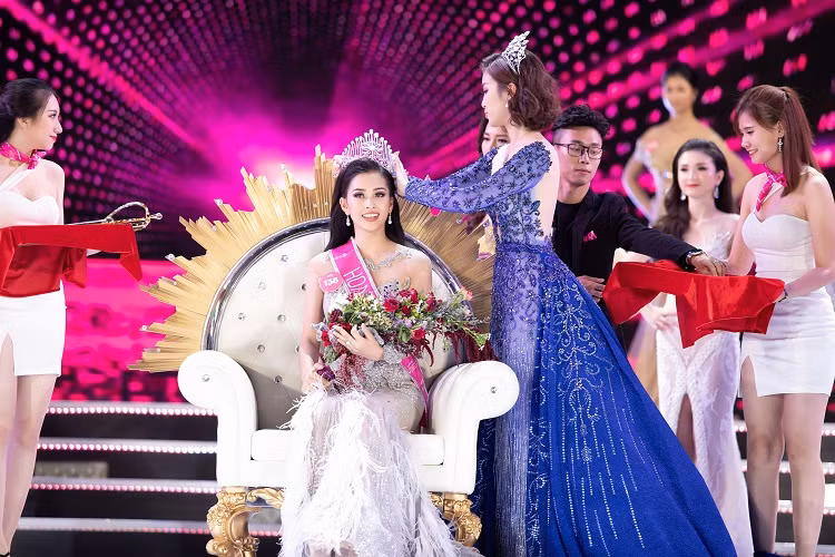 Dang quang nam 18 tuoi, Tieu Vy co tranh “vet xe do” cua Ky Duyen?-Hinh-3