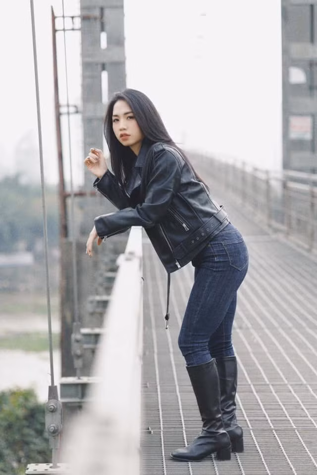 Mái tóc đen dài cùng làn da trắng trẻo của Trần Thị Duyên cũng là lý do khiến người khác muốn ngắm mãi không thôi.