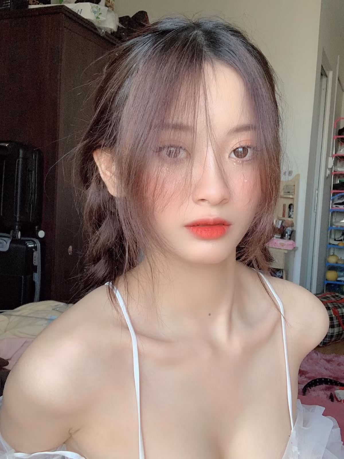 Linh Trang được nhiều người đánh giá là có gương mặt thu hút. Những đường nét thanh tú của cô nàng “đốn tim” nhiều ánh nhìn.