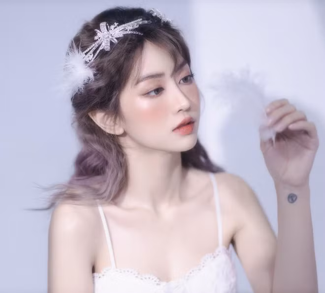 Cô nàng gây chú ý với khuôn mặt xinh đẹp, thanh thoát đặc biệt là dáng vóc rất chuẩn.