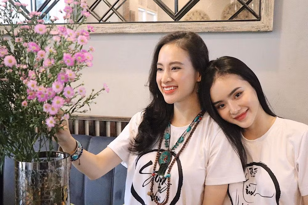 Vài năm trở lại đây, hot girl Phương Trang theo chân chị gái tu tập, sống hướng thiện, rời xa nghệ thuật, ở ẩn trên MXH.