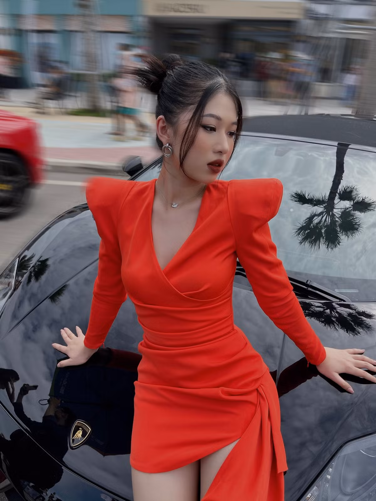 Tuy đang là mẫu ảnh khá ăn khách trên mạng xã hội nhưng gái xinh xứ Nghệ lại quyết tâm theo học ngành Thiết kế Thời trang.