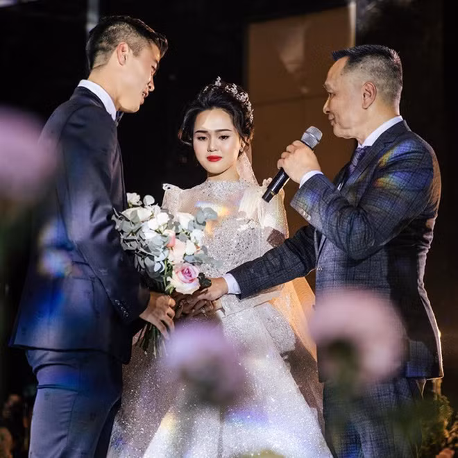 Cặp đôi Duy Mạnh và Quỳnh Anh từng gây sốt với "siêu đám cưới" lên tới con số hàng tỷ đồng.