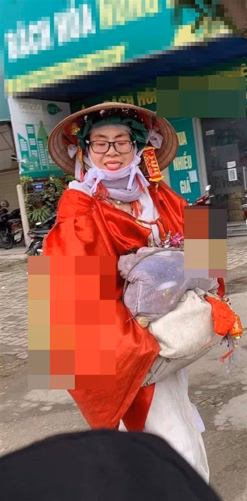 Ngay lập tức hình ảnh nhận về sự quan tâm lớn. Cư dân mạng bàn tán rôm rả với màn tái xuất này của hiện tượng mạng gốc Hải Dương.