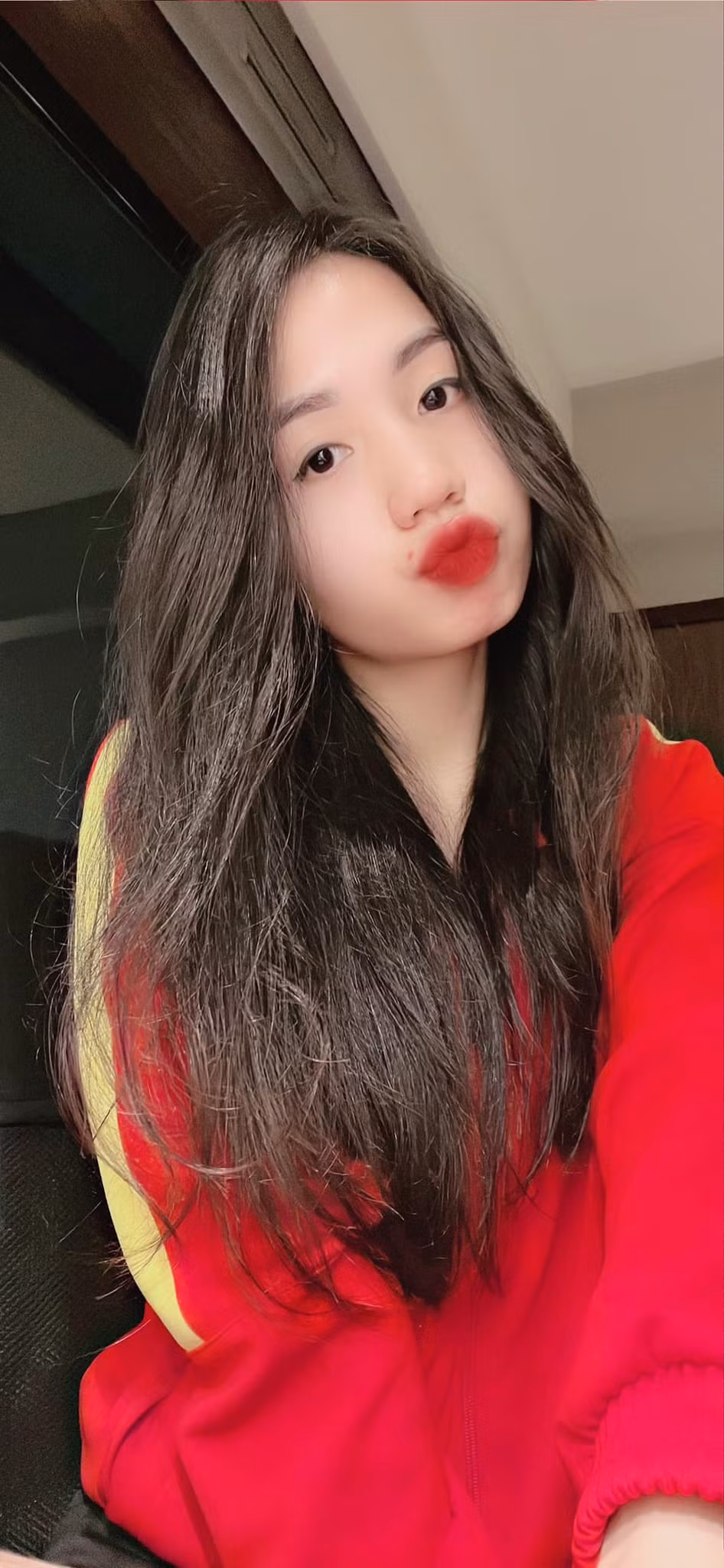 Trần Thị Duyên được được netizen ưu ái gọi bằng cái tên "crush quốc dân" khi vừa tài giỏi lại vừa có nhan sắc cực kì xinh đẹp.